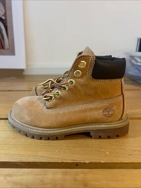 Timberland Boys Classic Wheat Suede Work Boot with Brown Collar